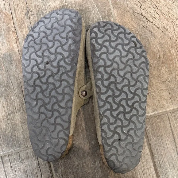 Men’s Birkenstock Clogs - Picture 2 of 3